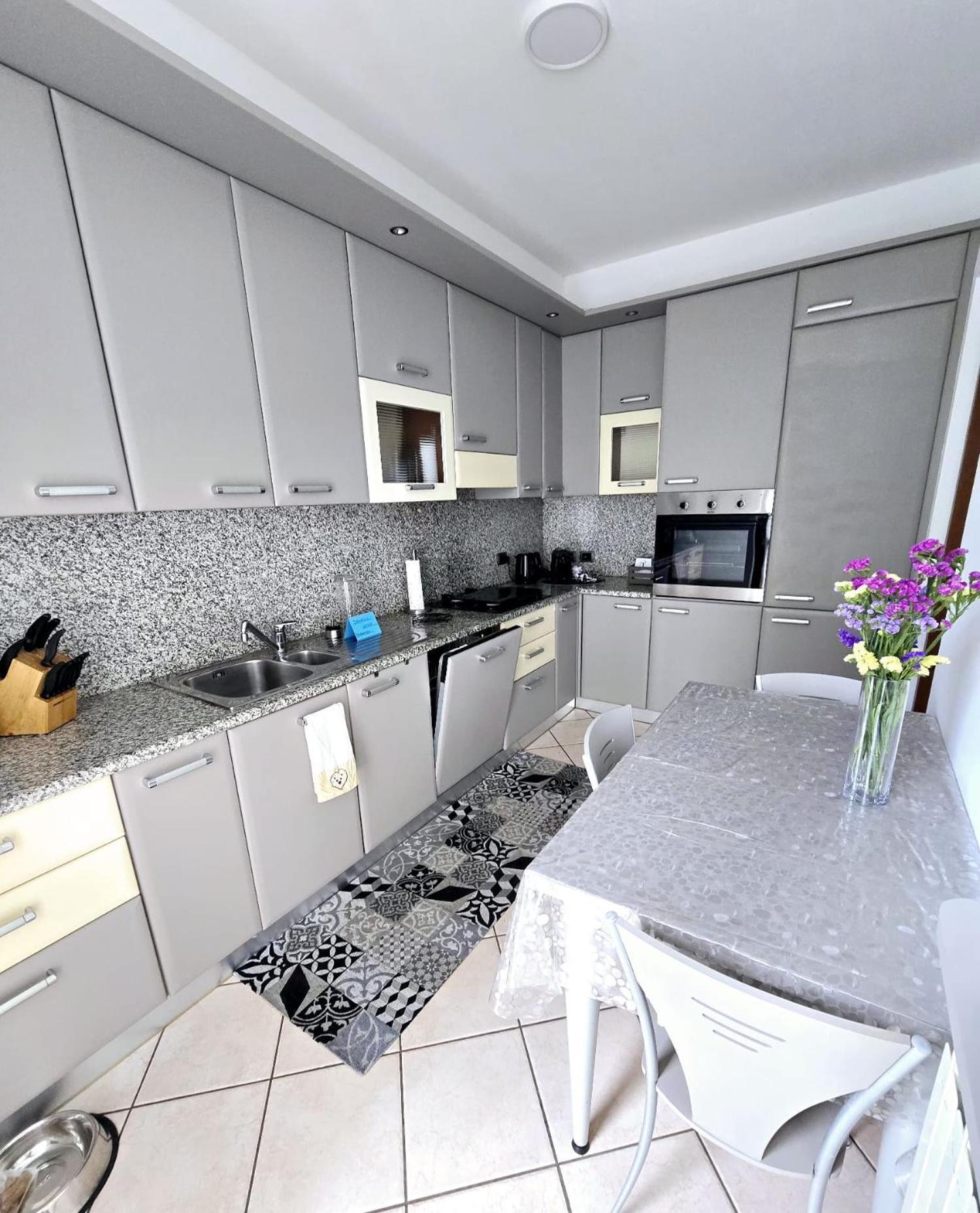 Zara House - Lake And Pet Friendly Brusimpiano Bagian luar foto